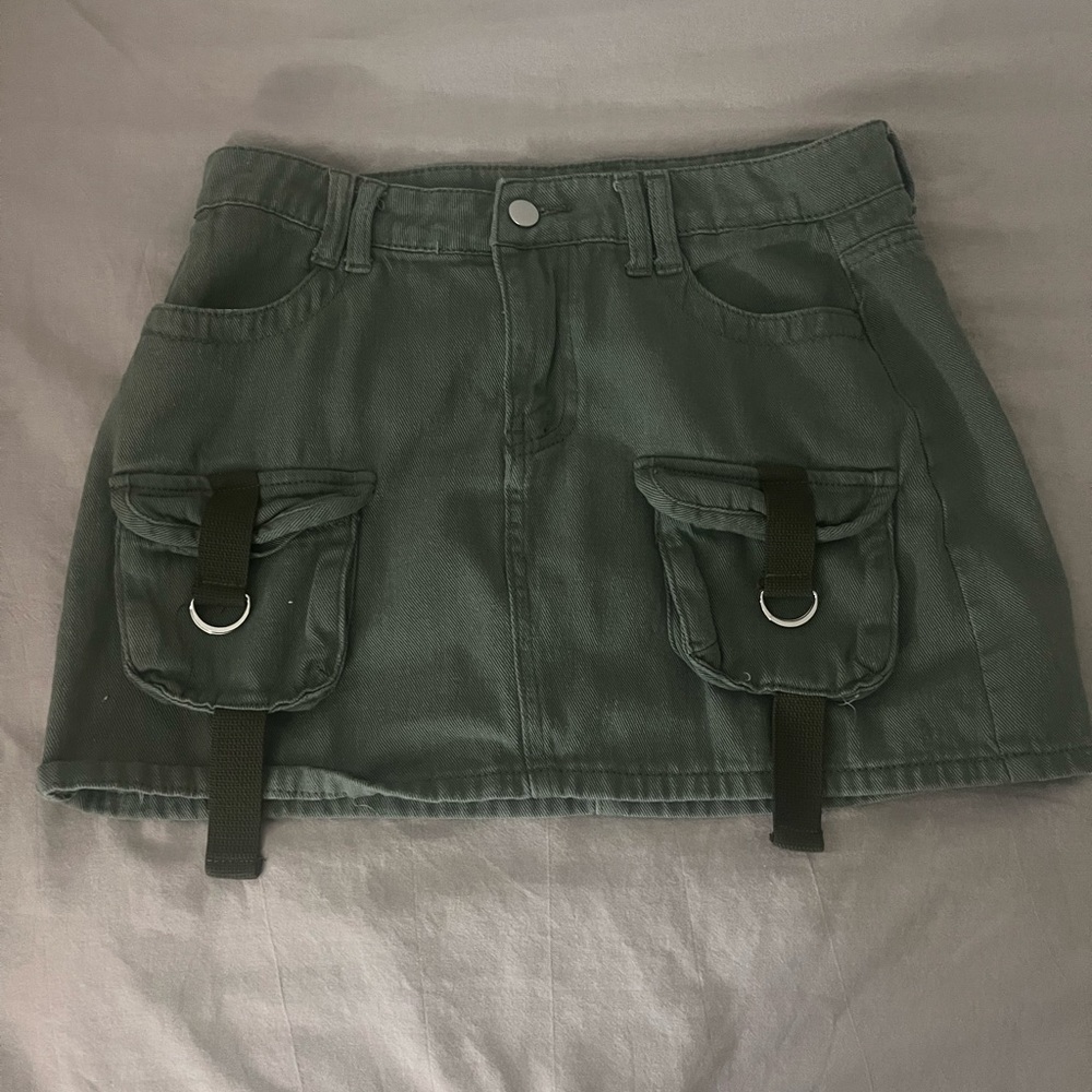 Green cargo skirt